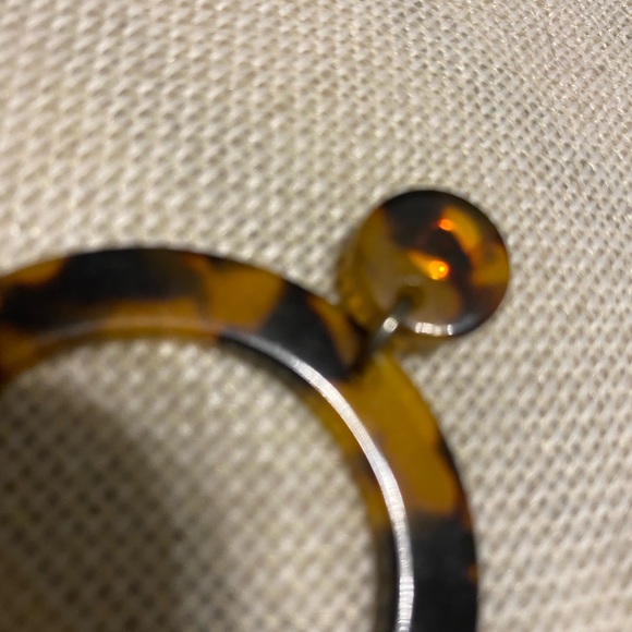 ZENZII Tortoise She’ll Earrings - Picture 3 of 5